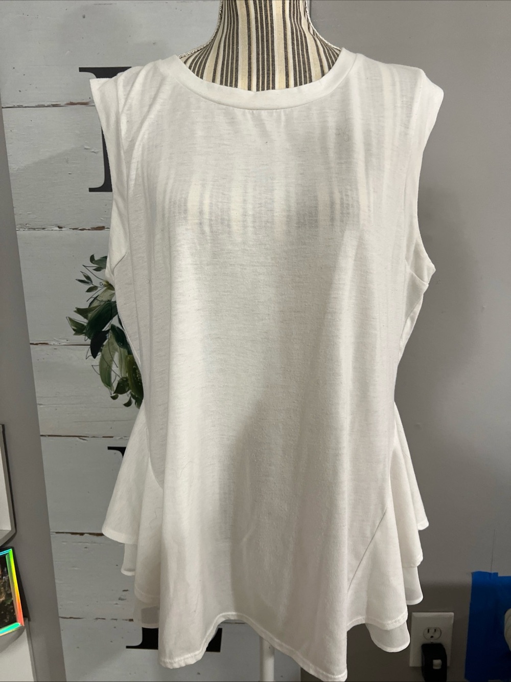 Forever 21 White Flared Sleeveless Tank Top